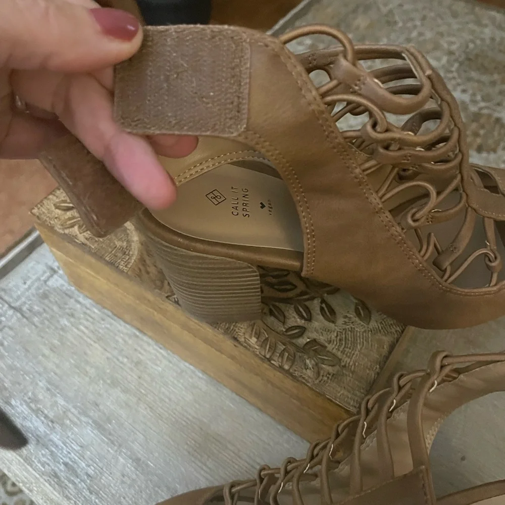 Call it Spring 7.5 heels - Picture 4 of 4